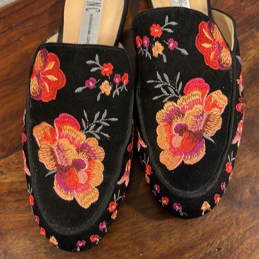 Black flats. Floral embroidery. Adorable mules by INC in Women’s Size 6. New. 🌺 - Picture 2 of 11